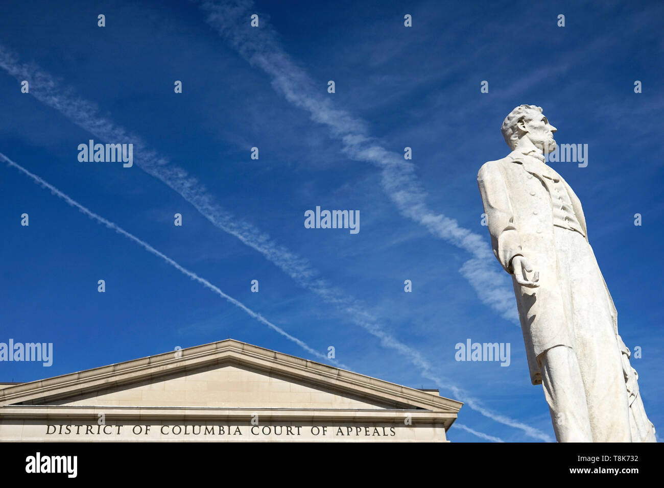 Die Marmorstatue von Abraham Lincoln durch Los Flannery vor der District of Columbia Appellationsgericht. Justiz Square. Washington D.C. USA Stockfoto