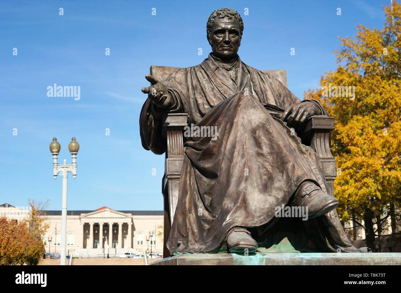 Die Statue von Chief Justice John Marshall von William Wetmore Story John Marshall Park in der Nähe der Justiz Square. Washington D.C. USA Stockfoto