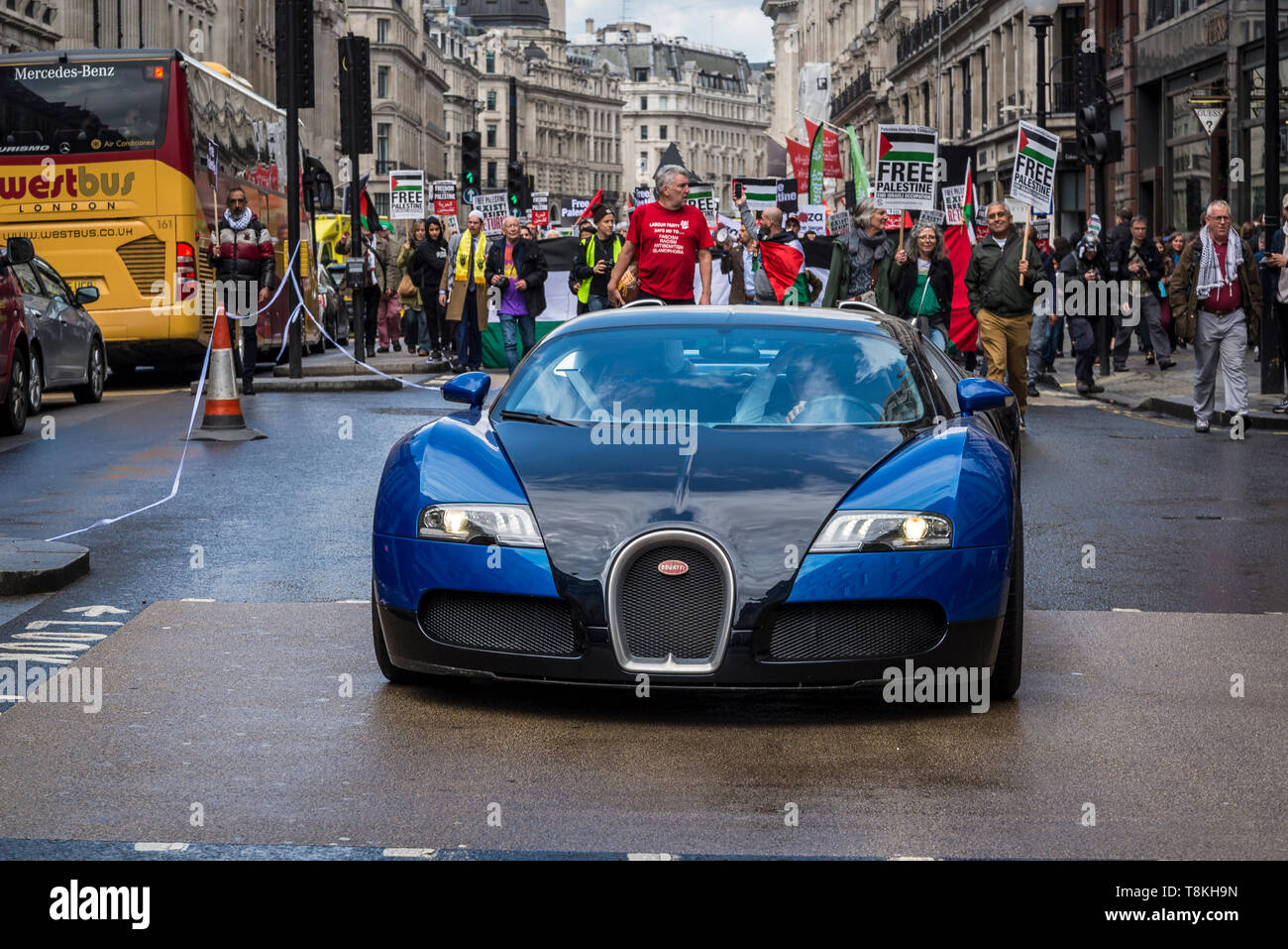 Nationale Demonstration für Palästina, Bugatti fahren der falsche Weg, London, UK 11.05.2019 Stockfoto