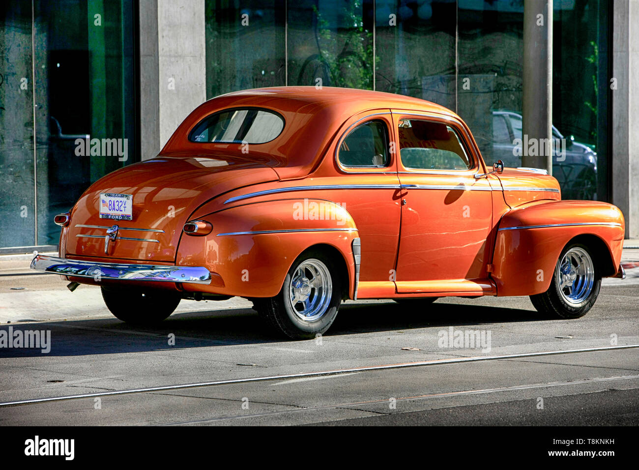 Angepasste 1941 Ford Super Deluxe Business Coupé in der Innenstadt von Tucson AZ Stockfoto