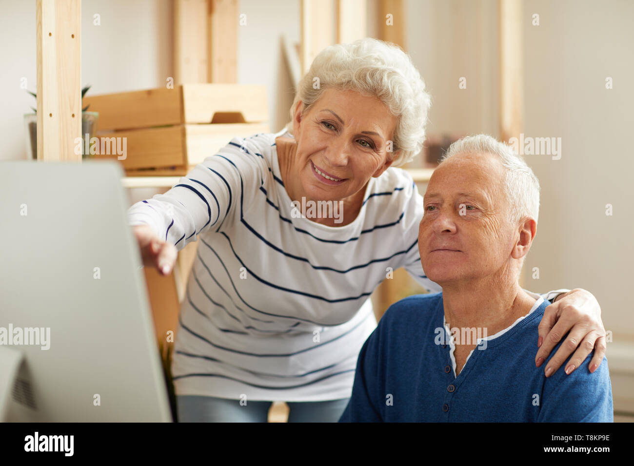Senior Paar mit Computer Stockfoto