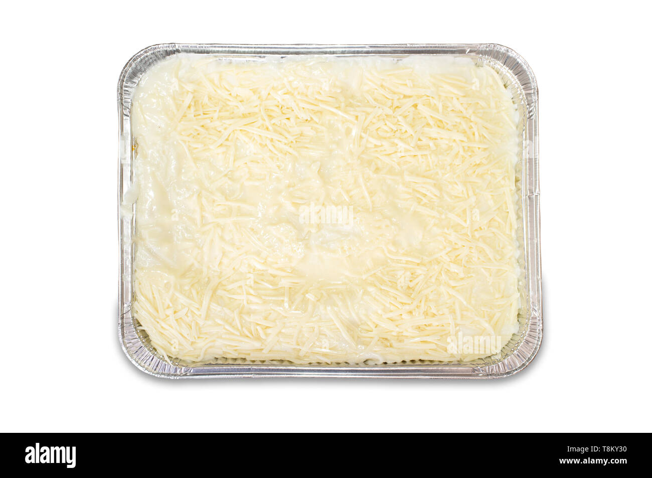 Pre-kalte Lasagne Folie Fach über weiß Isoliert gekocht Stockfoto