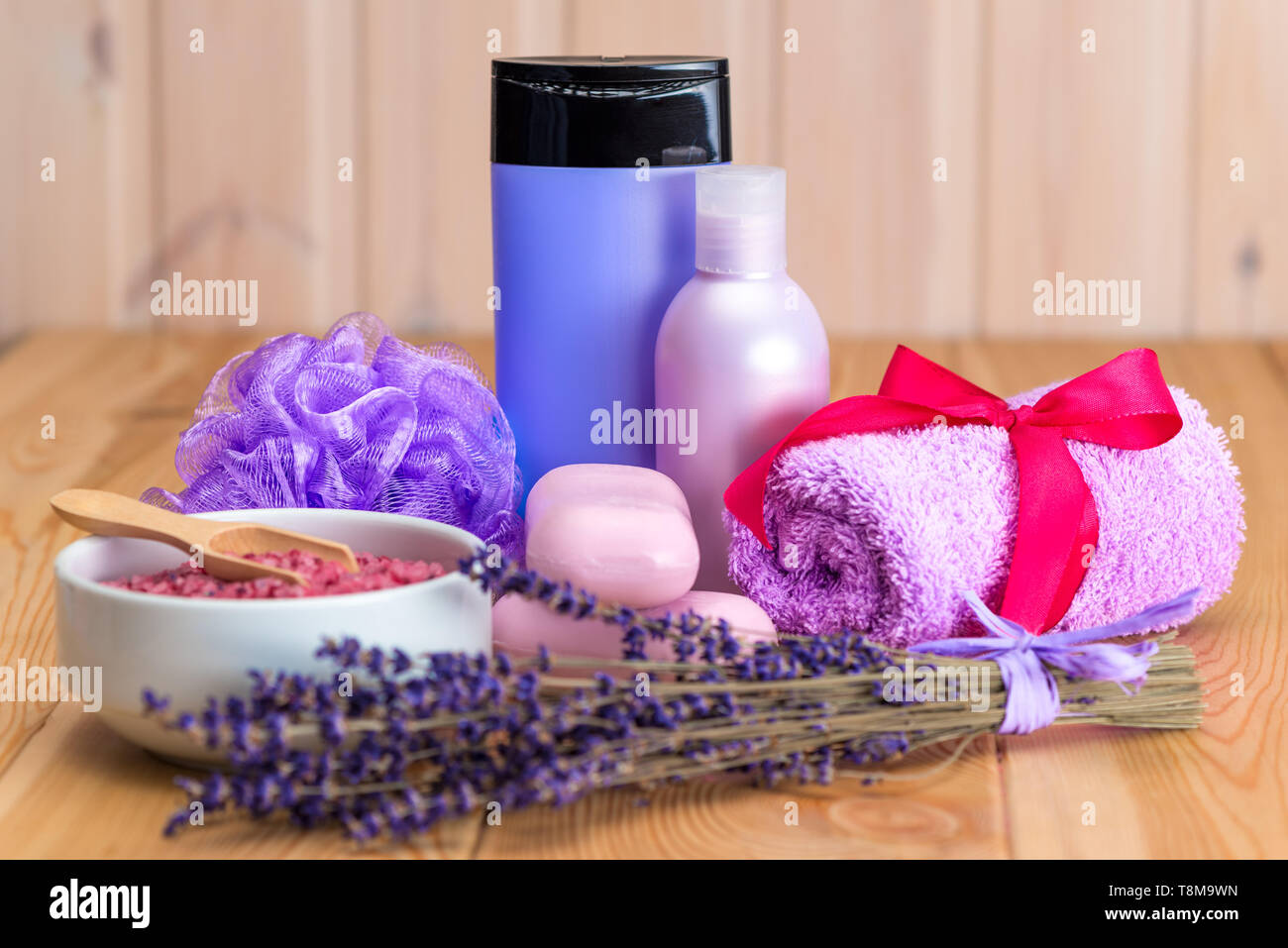 Satz von Spa Behandlungen mit natürlichen Lavendel still life close-up Stockfoto