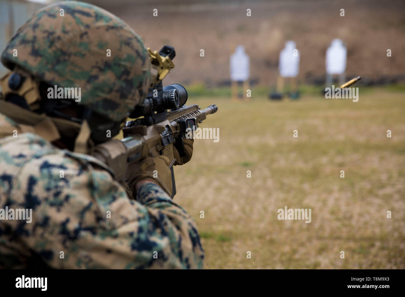 Ein US-Marine mit speziellen Zweck Marine Air-Ground Task Force-Crisis Response-Africa 19.2, Marine Kräfte in Europa und in Afrika, Brände eine halbautomatische Sniper M110 System während einer Bekämpfung der Treffsicherheit Palette an Bord Morόn Air Base, Spanien, 22. April 2019. SPMAGTF-CR-AF ist eingesetzt Krise - Reaktion und Theater zu leiten - Security Operations in Afrika und die Förderung der regionalen Stabilität durch die Durchführung von militärischen Übungen in ganz Europa und Afrika. (U.S. Marine Corps Foto von Cpl. Margaret Gale) Stockfoto