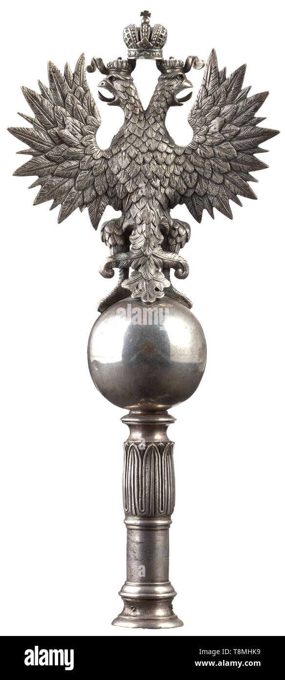 Eine Flag M 1857 finial für Russische guard Regimenter Versilberte Bronze. Fein ziselierten und gravierte Russischen Doppeladler. Höhe 33 cm. Kleine Reparatur an der Rückseite. Guten, gebrauchten Zustand. Sehr selten. Vgl. Zweguintzow, Russische Fahnen, Paris. historischen, historische, 19. Jahrhundert, Additional-Rights - Clearance-Info - Not-Available Stockfoto