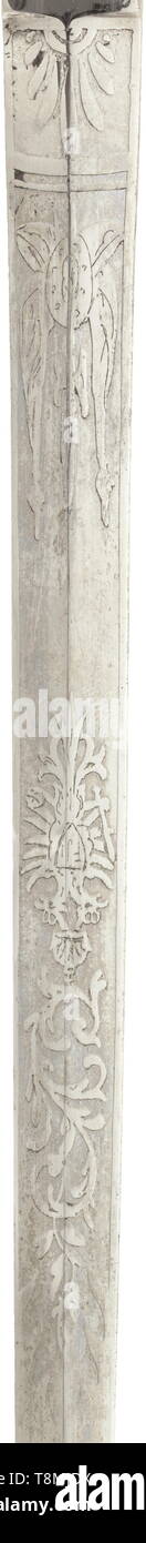 Ein zeremonielles Dolch der österreichischen Marine mit Aufhängevorrichtung Klinge aus Diamant Abschnitt mit Ornamenten geätzt, Anker und Kaiserkrone, Mark ist kein Teekocher, leicht Massepunkt. Der Griff der karierten Knochen, Feuer, vergoldeten quillons in Form von zwei Delphinen, original verpackt Schwert Knoten mit schwarzen Streifen. Die Lederscheide mit zwei Halterungen, die mit Spuren von vergoldung und die '1', das Medaillon lose. Auch mit relief Dekoration und die Darstellung eines Ankers. Leder Bügel befestigt mit karabinerhaken an der Seite. Gesamtlänge 44,5 cm. Sehr selten. historischen, geschichtlichen, Imperial, Österreich, Austr, Editorial-Use - Nur Stockfoto