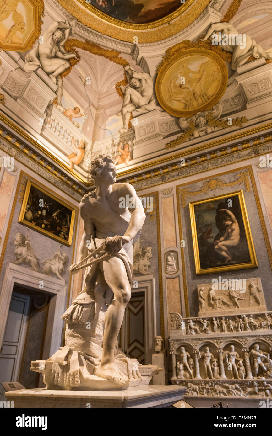 Italien, Rom: Galleria Borghese, einer Galerie in der Villa Borghese entfernt. Statue David, eine lebensgroße Marmorskulptur von Gian Lorenzo Bernini - Editoria Stockfoto