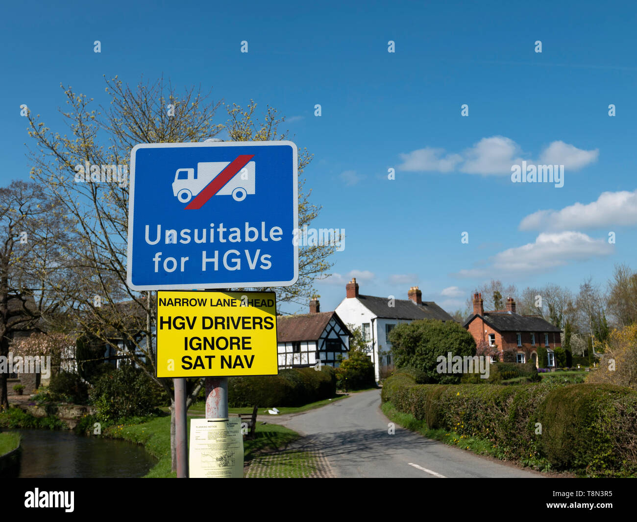 Für Lkw Zeichen ungeeignet, Eardisland Dorf, Herefordshire, England, UK. Stockfoto