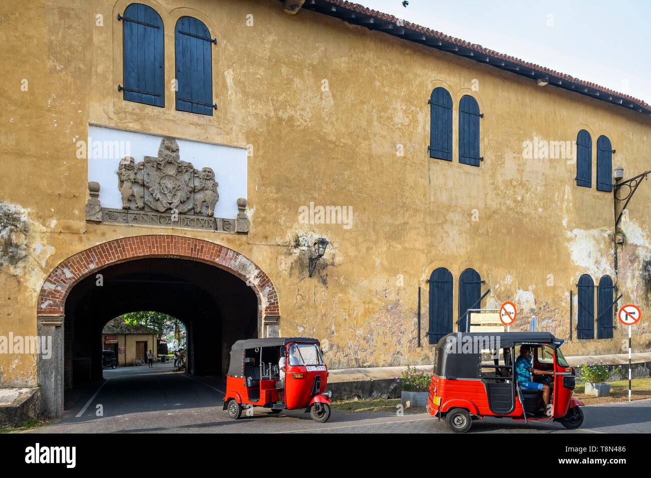 Sri Lanka, Bundesland Kärnten, Galle, Galle Fort oder holländischen Festung UNESCO Weltkulturerbe, das National Maritime Museum in der Old Dutch East India Company Lager- und alte Tor der Festung untergebracht Stockfoto