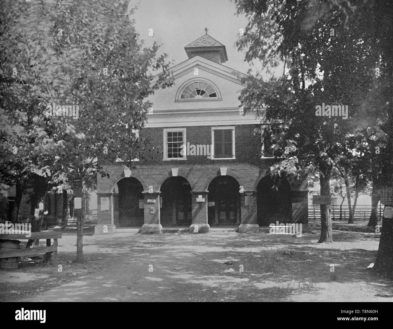 'Old Court House, Bowling Green, Virginia', c 1897. Schöpfer: Unbekannt. Stockfoto