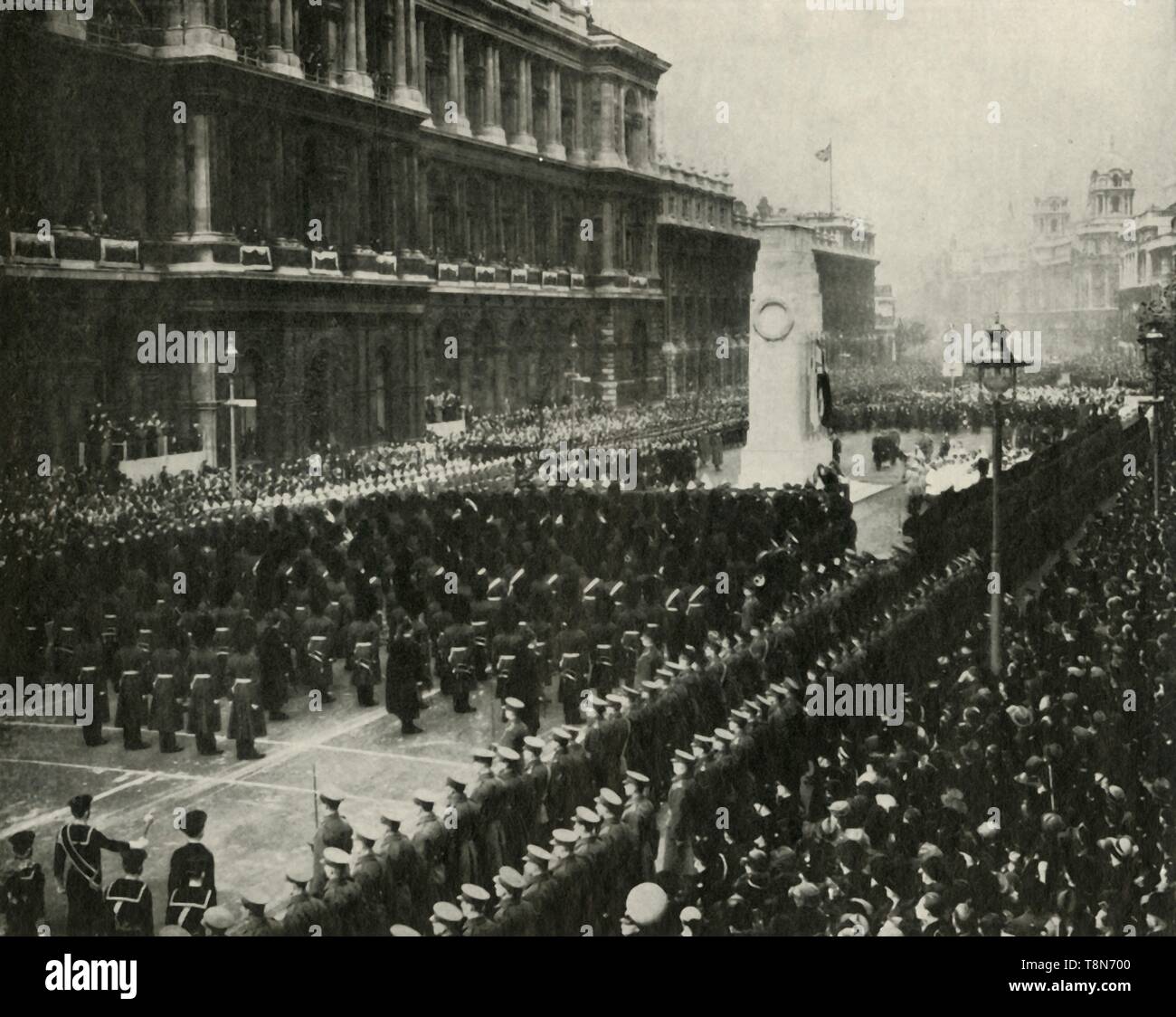 "King George VI an Armistice Day Zeremonie am Ehrenmal, Whitehall, Nov 11th, 1936", 1937. Schöpfer: Unbekannt. Stockfoto