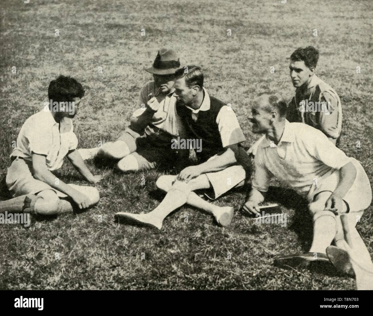 "In Camp in Southwold, Suffolk: Eine freundliche Chat', 1937. Schöpfer: Unbekannt. Stockfoto