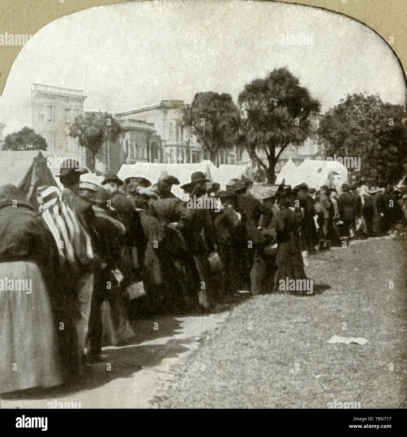 "Forming Brot Linie am Jefferson Square", 1906. Schöpfer: Unbekannt. Stockfoto