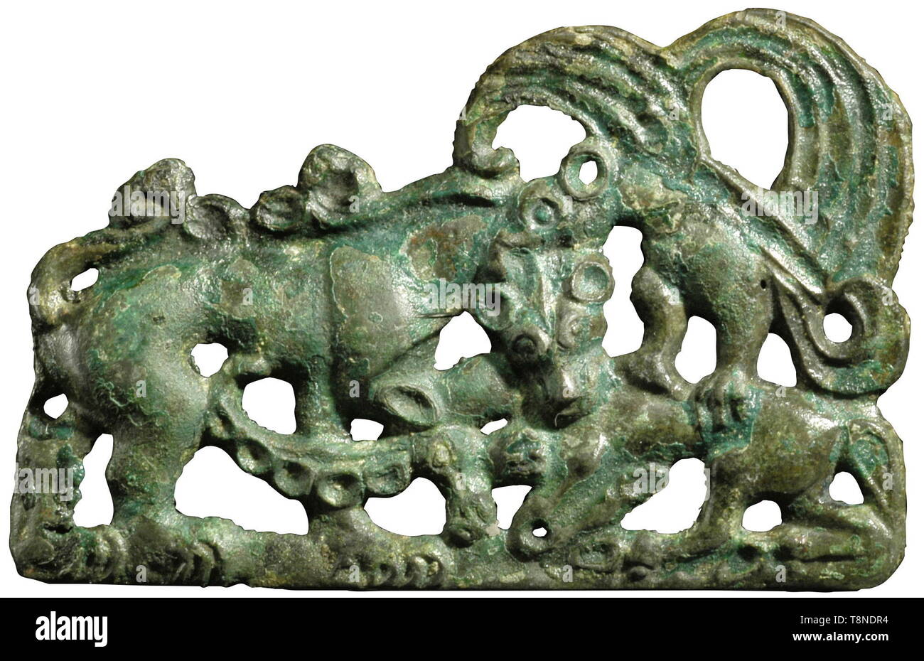 Eine eurasische Bronze APPLIQUÉ, 2. Jahrhundert v. Chr. eine Ziege angegriffen von einem Greif, während eine katzenartige Angriffe die Ziege von unten. Länge 11 cm. Vgl. Ein ähnliches Beispiel, siehe E.Bunker, nomadischen Kunst des östlichen eurasischen Steppen - Eugene Thlaw und anderen Sammlungen, 2002, S. 109, Nr. 78. Provenienz: Private französische Sammlung. In Paris, Drouot erworben, Dezember 2005. USA - Los, Seite 5 Siehe. historischen, historische, Antike, antike, Griechisch, Hellas, Antike, Additional-Rights - Clearance-Info - Not-Available Stockfoto