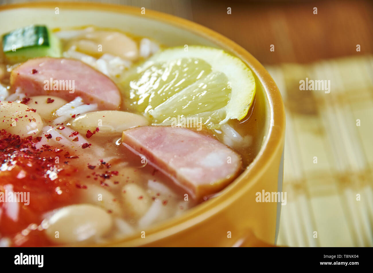 Cajun Wurst, weißen Bohnen und Reis Eintopf, gewürzte Cajun stew Stockfoto