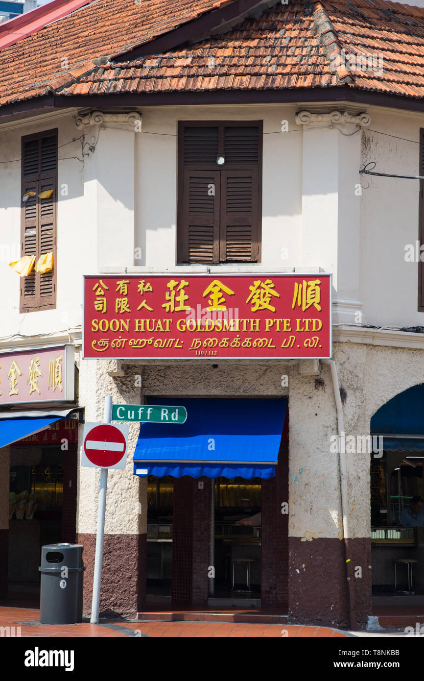 Goldsmith shop signage an einer Erhaltung shophouse in Little India, Singapur. Stockfoto