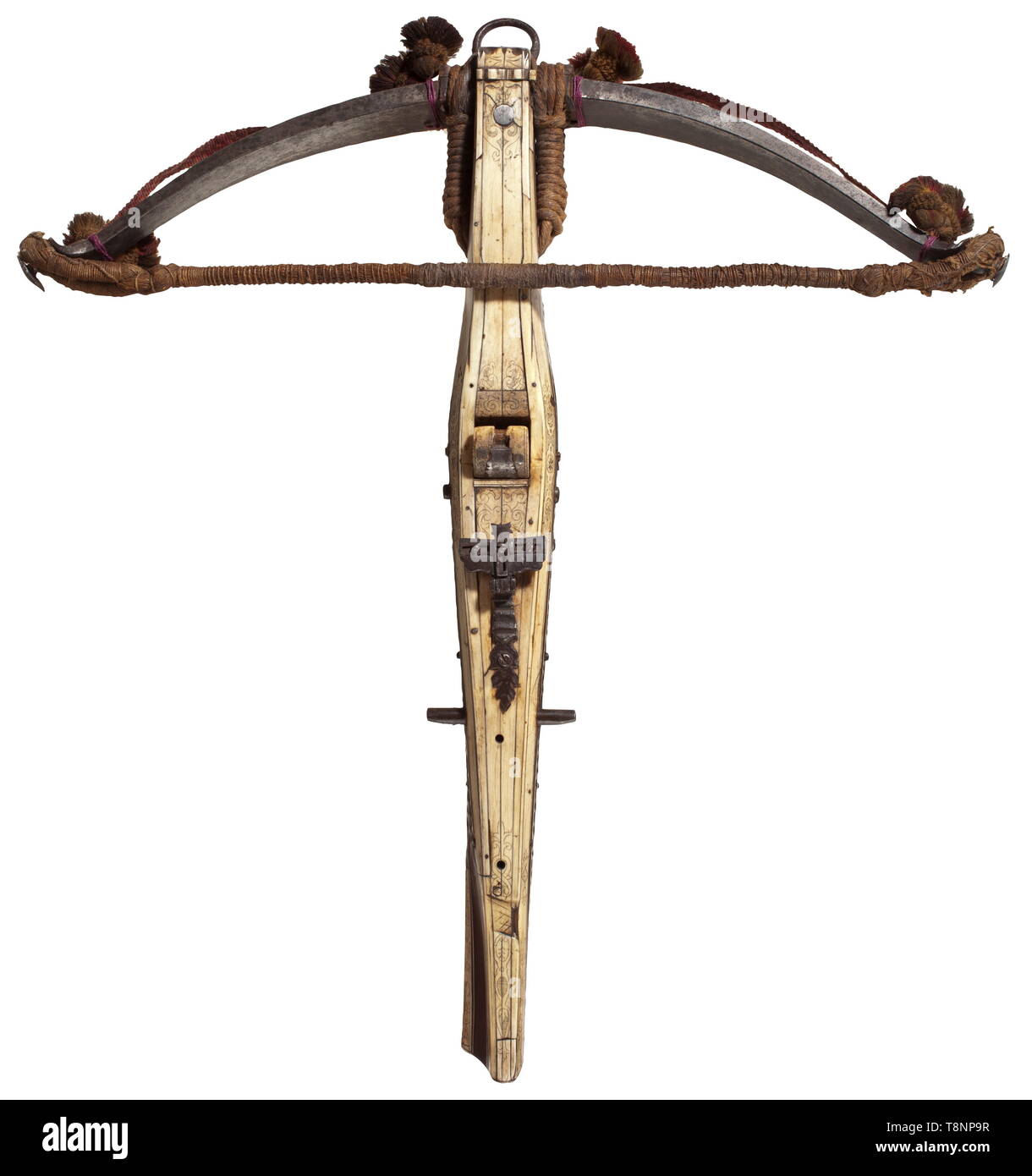 Eine Deutsche Jagd Armbrust, 17. Jahrhundert Heavy Iron prod mit einem  gewebten Lanyard und Kammgarn Quasten, Troddeln, Oliven, Nüsse, später Hanf  Bogensehne, durch Kordeln beibehalten. Leicht verdickten Lenkstange mit  Schnitzereien an den
