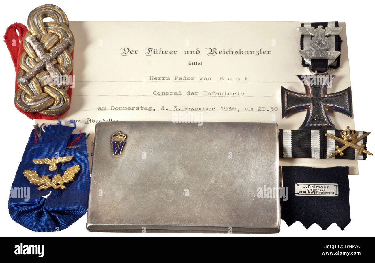 Fedor von Bock (1880-1945) - eine Zigarette aus der Kronprinz, ein schulterstücke General Feldmarschall und verschiedene insignia Präsentation zigarette Fall von Kronprinz Wilhelm, Weihnachten 1917. Silber, mit der angewandten blau emailliert, Gold Crown Prince's Monogramm, die innen mit einer gravierten Widmung "Herrn Major von Bock - Wilhelm - Weihnachten 1917' und '925'-Markierung der Feinheit, Abmessungen 80 x 110 mm, Gewicht 160 g. Der Kronprinz, in dessen Armee Gruppe 'Deutscher Kronprinz' von Bock war ein General Staff Officer, geschätzt von Bock so sehr, dass er die Pour l, Editorial-Use - Nur angeforderte Stockfoto