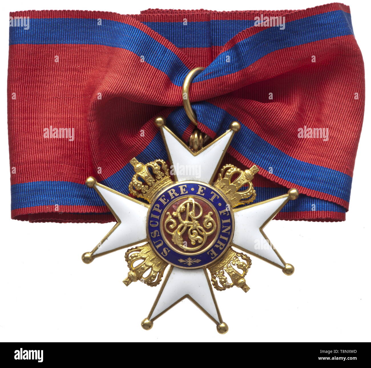 Reihenfolge der Ernst August-a Commander's Cross (2.Klasse) die Aufträge Kreuz in Gold, aus der Zeit der Gründung des Ordens. Die von der Firma Carl Büsch in Hannover im Jahr 1865. Eine außergewöhnlich schöne Commander Kreuz mit detaillierten Stiche unter der durchsichtigen rot Emaille der Zentren. Eine minimale Haarriss an einem Querlenker und das Medaillon. Mit nur 95 Selbsthingaben durch 1878, einer der seltensten Der deutsche Kommandeur kreuzt. Mit voller Länge original neck Ribbon. Breite 58,5 mm. Gewicht 35 g. historischen, historischen, Additional-Rights - Clearance-Info - Not-Available Stockfoto