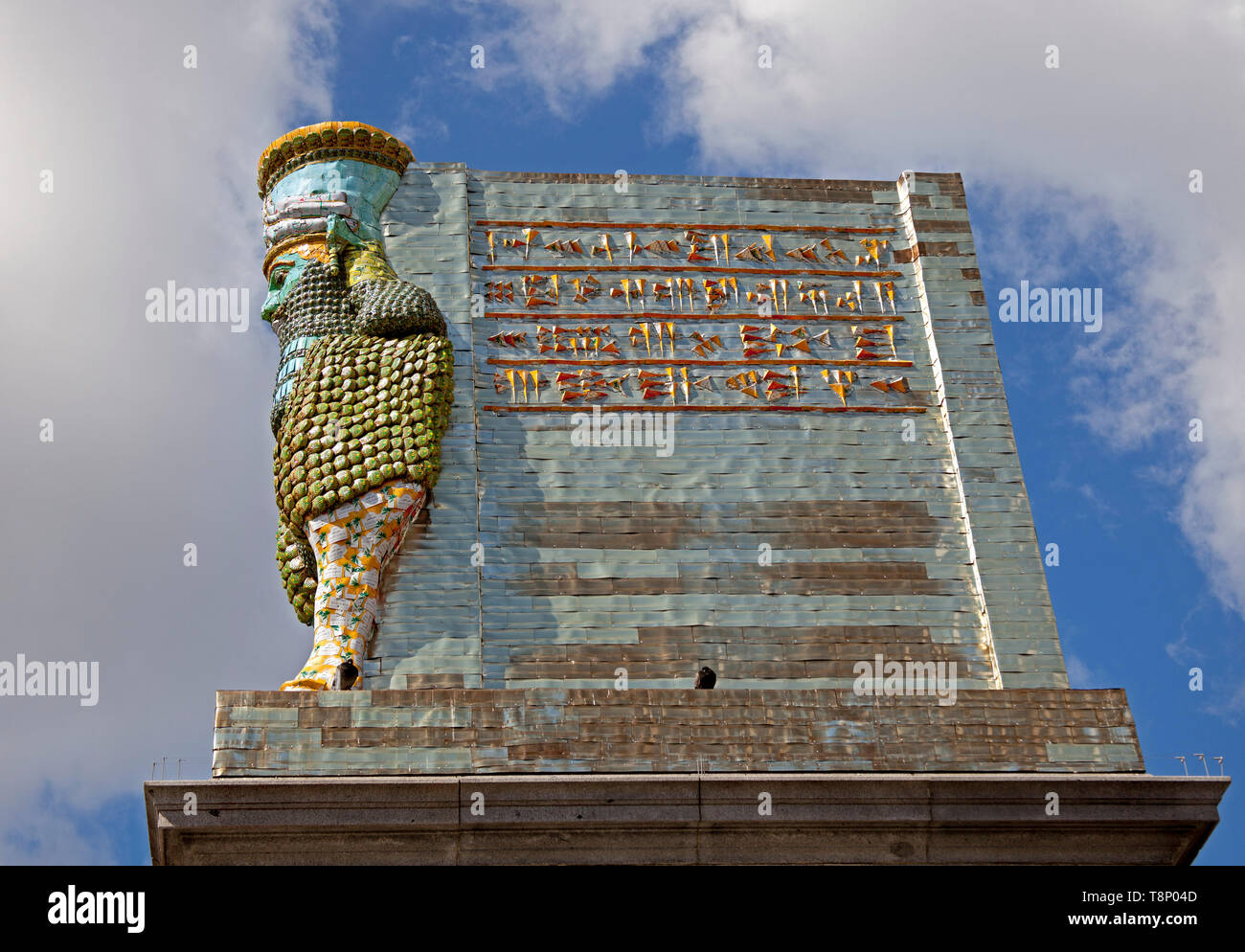 "Die unsichtbaren Feind sollte nicht existieren", Michael Rakowitz, Lamassu eine geflügelte Gottheit wieder aufgebaut, rekonstruiert mit leeren Irakischen Datum Sirup Dosen. Stockfoto
