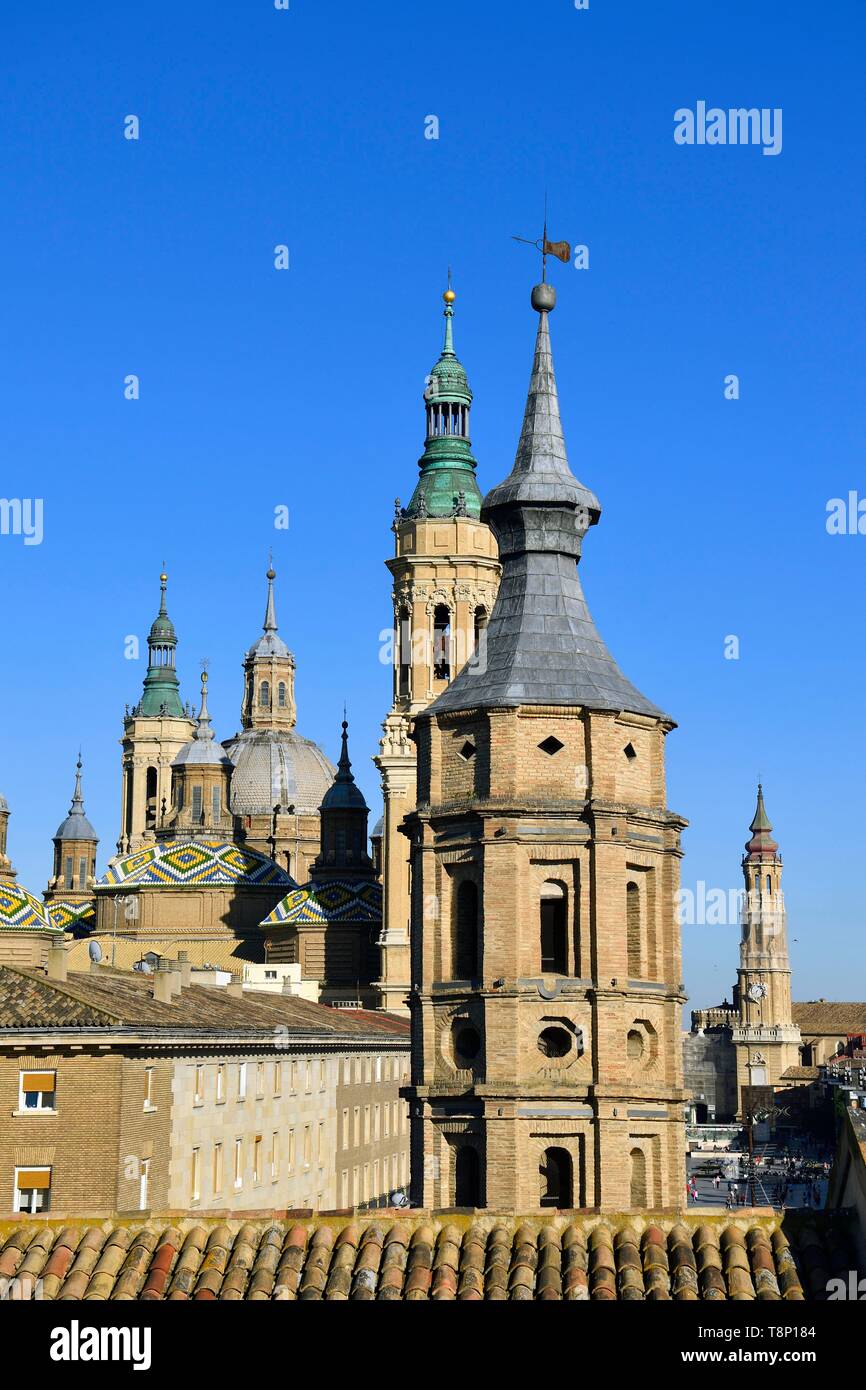 Spanien, Aragonien, Provinz Zaragoza, Zaragoza, San Juan de Los Panetes Kirche und Basilika de Nuestra Señora de Pilar im Hintergrund Stockfoto