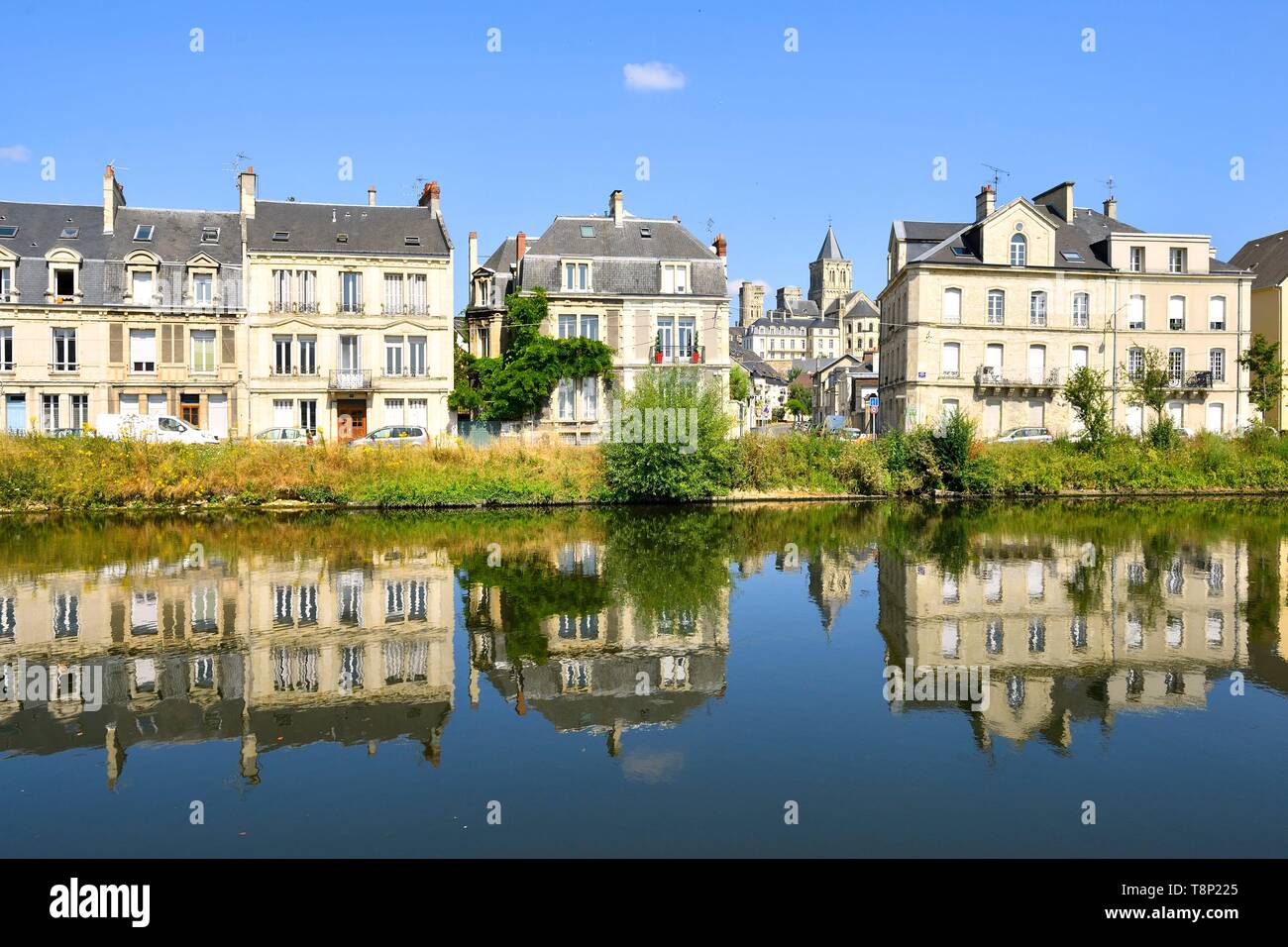 Frankreich, Calvados, Caen, Canal de Caen à la Mer (Canal von Caen zum Meer) und Abbaye Aux Dames (Abtei von Frauen) Stockfoto