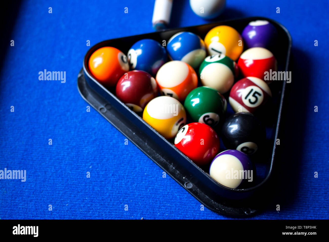 Pool Billard Kugeln auf blauen Tabelle Sport Spiel einstellen. Snooker, Pool Spiel Stockfoto