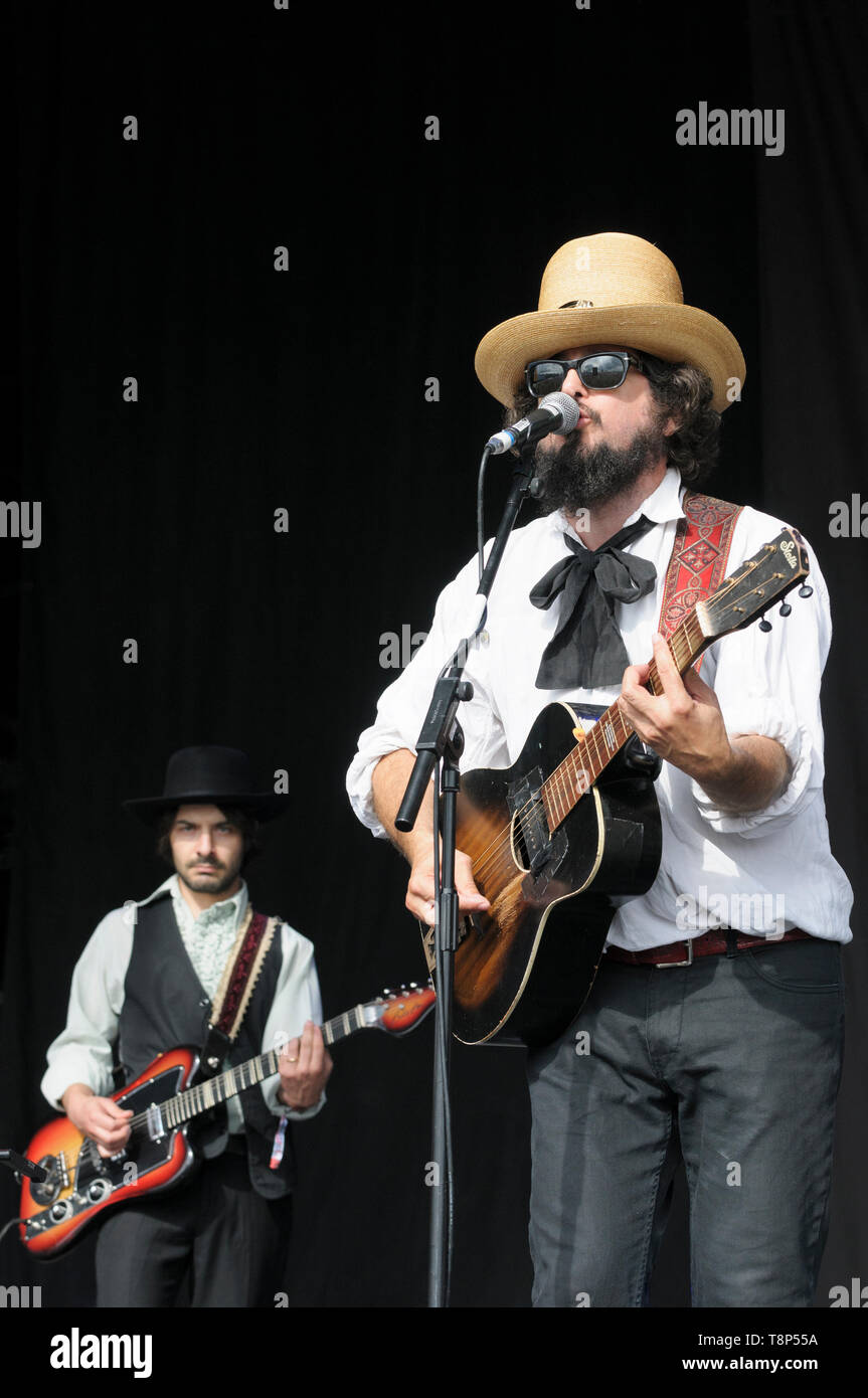 Vinicio Capossela und der La Banda della Posta (die Post Band) Durchführung WOMAD-Festival, Charlton Park, UK, 27. Juli 2014 Stockfoto