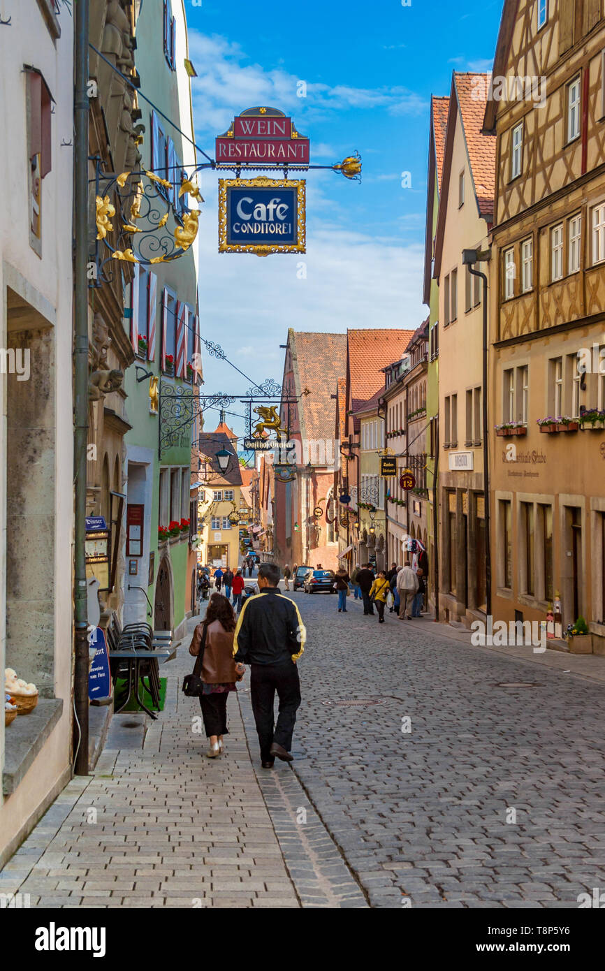Herrliche Sicht auf die berühmte Lane Obere Schmiedgasse in Rothenburg