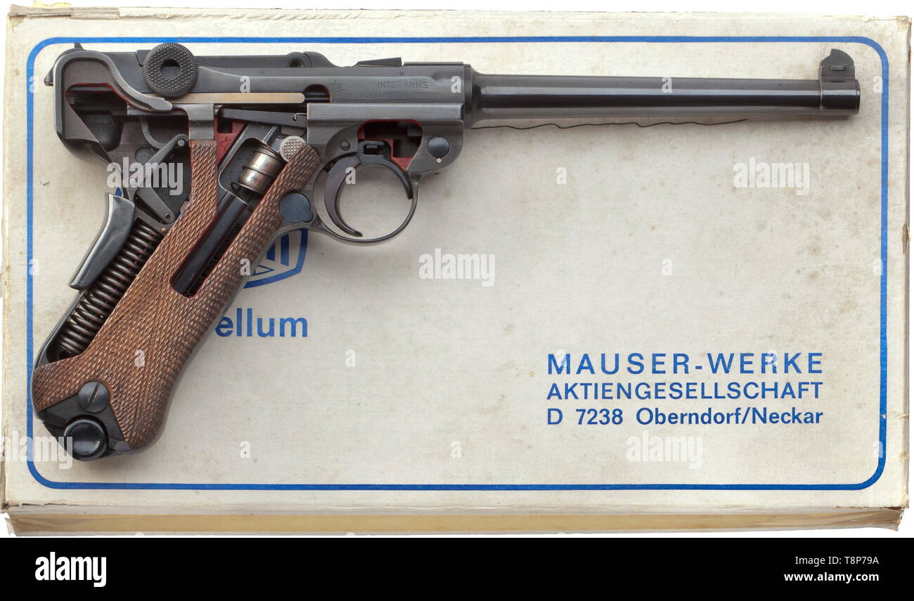 Eine Mauser Parabellum, Fabrik demonstration Modell in seinem Feld Cal. 7,65 Parabellum. Lauflänge: 150 mm Original beenden. Walnuss grip Panels. Zeitschrift. Kommt in den leicht beschädigte original Karton mit Messing Reinigungsstab. Querschnittsfläche einschließlich Magazin rot auf drei Seiten angezeigt. Snap Cap in der Kammer. Alle Teile beweglich. Selten. Erwerbsscheinpflichtig. historischen, historische, 20. Jahrhundert, Additional-Rights - Clearance-Info - Not-Available Stockfoto