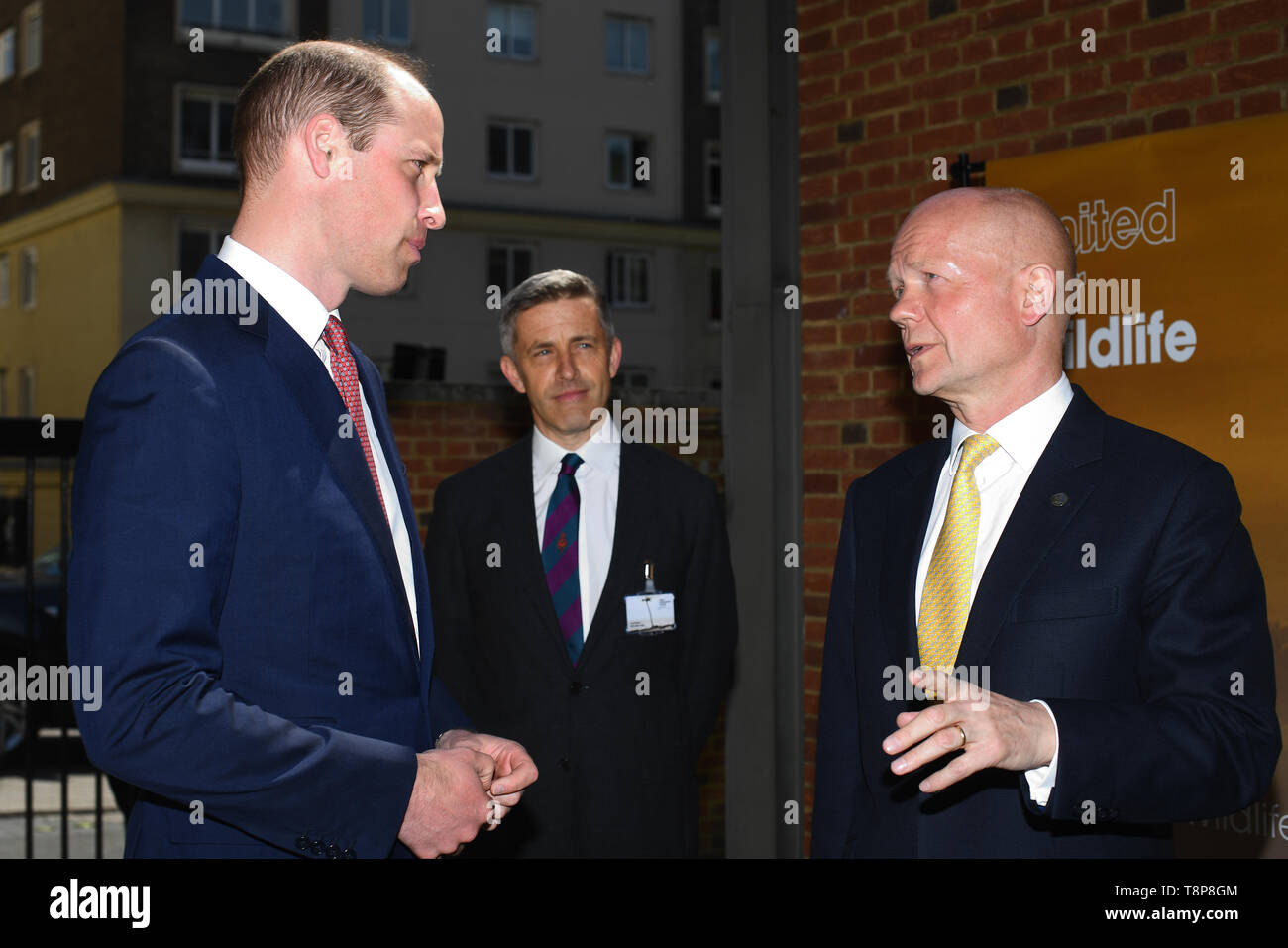 Der Herzog von Cambridge und Iain Duncan Smith (rechts) bei einem United für die Tierwelt Joint Task Force Sitzung an der Royal Geographical Society in London. Stockfoto