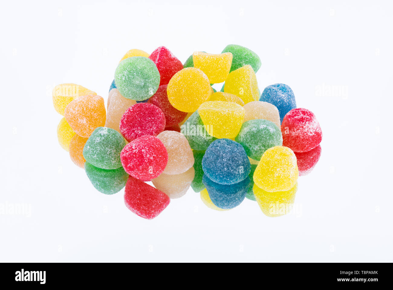 Nahaufnahme der Gummibärchen Bonbons auf weißem Hintergrund Stockfoto