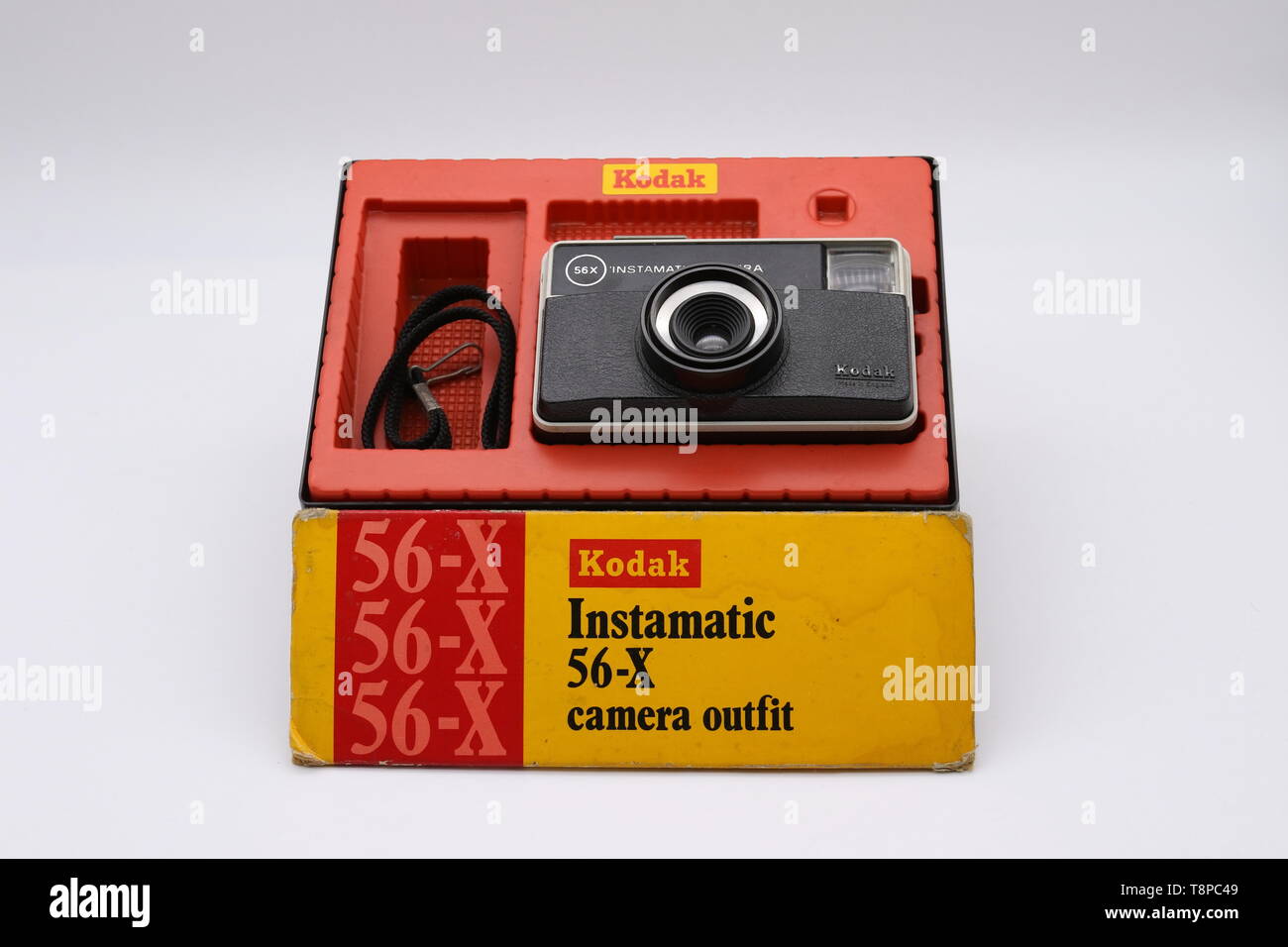 1972-1975 Kodak Instamatic Camera in original Verpackung Faltschachtel verdoppelt als Anzeigefeld. Stockfoto