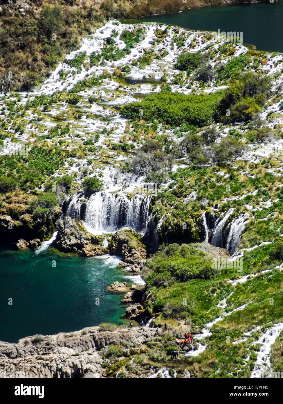 Schöne Wasserfälle auf Canete Fluss in noch Yauyos-Cochas Landschaft finden, Provinz Yauyos, Peru, Südamerika Stockfoto