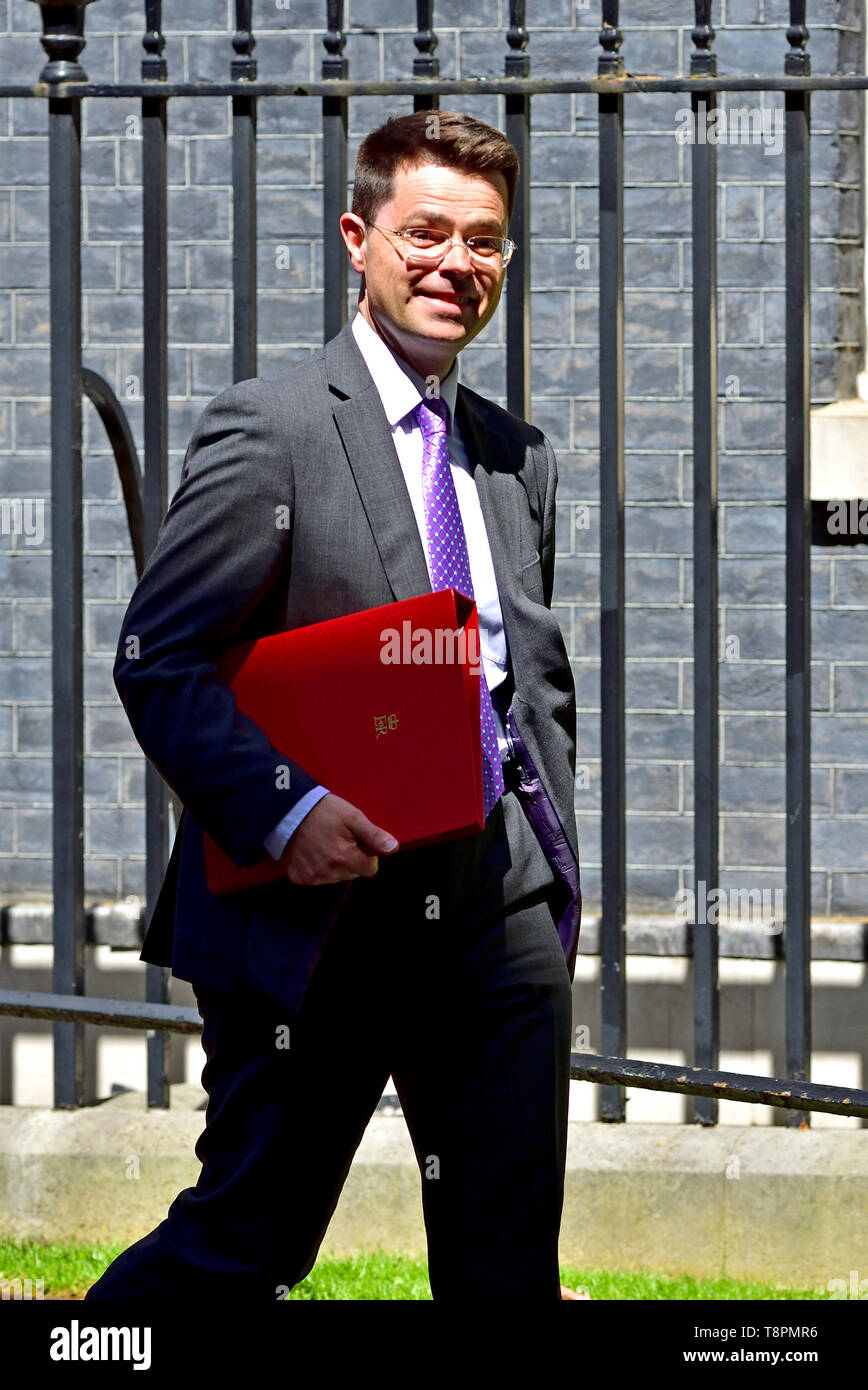 James Brokenshire MP-Staatssekretär für Wohnungswesen, Gemeinschaften und lokale Regierung - eine sehr lange wöchentliche Kabinettssitzung in Downing Street, Westminster. London, Großbritannien. 14. Mai 2019. Stockfoto