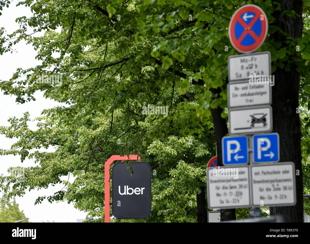Bilder Von Uber Greenlight Berlin Berlin, Deutschland. 14 Mai, 2019. Ein Zeichen von Uber steht neben
