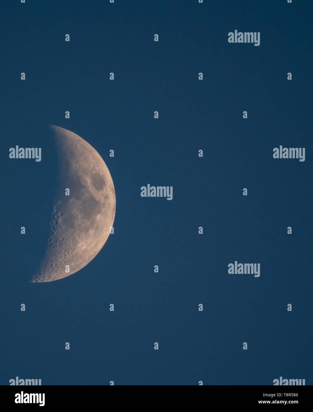 In der Nähe von Moon Phase im Juli Himmel in der nördlichen Hemisphäre Stockfoto