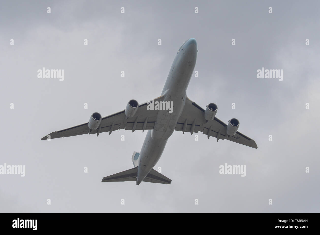 Tokyo, Japan - 17.April 2019. B-LJM Cathay Pacific Cargo Boeing 747-8F nehmen - weg vom Flughafen Narita (NRT). Narita ist einer der wichtigsten Flughäfen in Japa Stockfoto