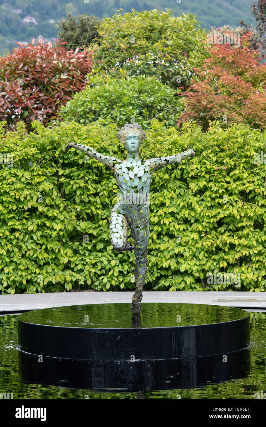 Ballerina Skulptur In Das Blatt Kreativ Garten Ein Garten Der Ruhe Und Kontemplation Im Rhs Malvern Spring Show 2019 Malvern Worcestershire Grossbritannien Stockfotografie Alamy