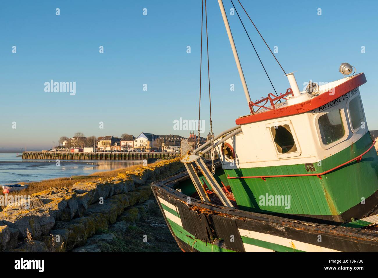 Frankreich, Somme, Baie de Somme, Le Crotoy, der kleine Crotoy boot Friedhof, der Heimat der berühmten grünen Trawler, Saint-Antoine-de-Padoue, ein Überbleibsel der Vergangenheit Fischerhafen und den Schiffbau in Le Crotoy Stockfoto