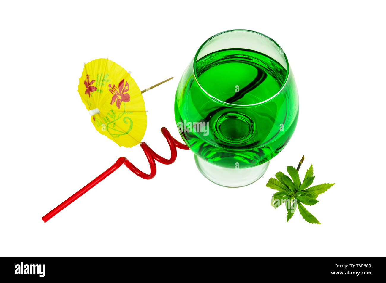 Konzept der Marihuana Cocktail, Drink, der THC und CBD. Konzept der Cannabiskonsum in der Lebensmittelindustrie Stockfoto