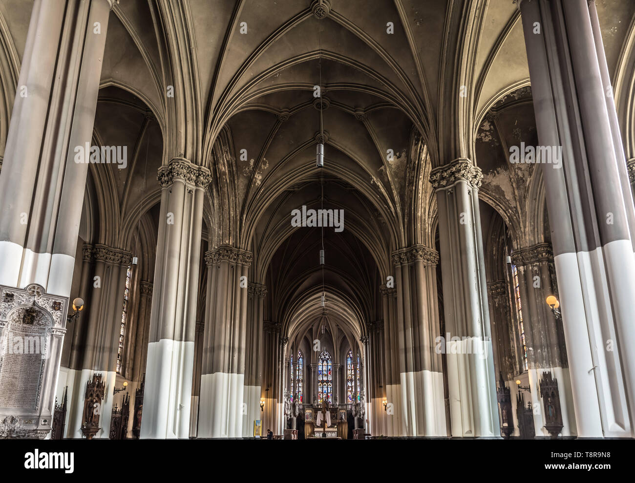 Stadtzentrum Brüssel/Belgien - 04 27 2019: Der Innenraum des Heiligen Bonifatius neo-gotischen katholischen Kirche Stockfoto