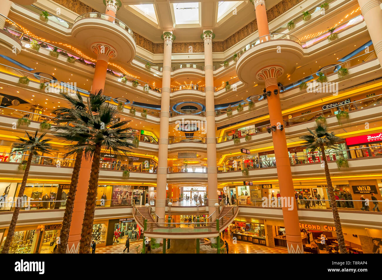 Atrium City Stars Mall Heliopolis, multi-level und moderne Einrichtung Heliopolis Kairo Ägypten Stockfoto