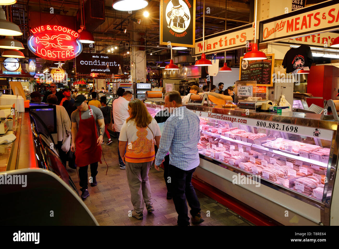 Menschen im Reading Terminal Market in Philadelphia Stockfoto