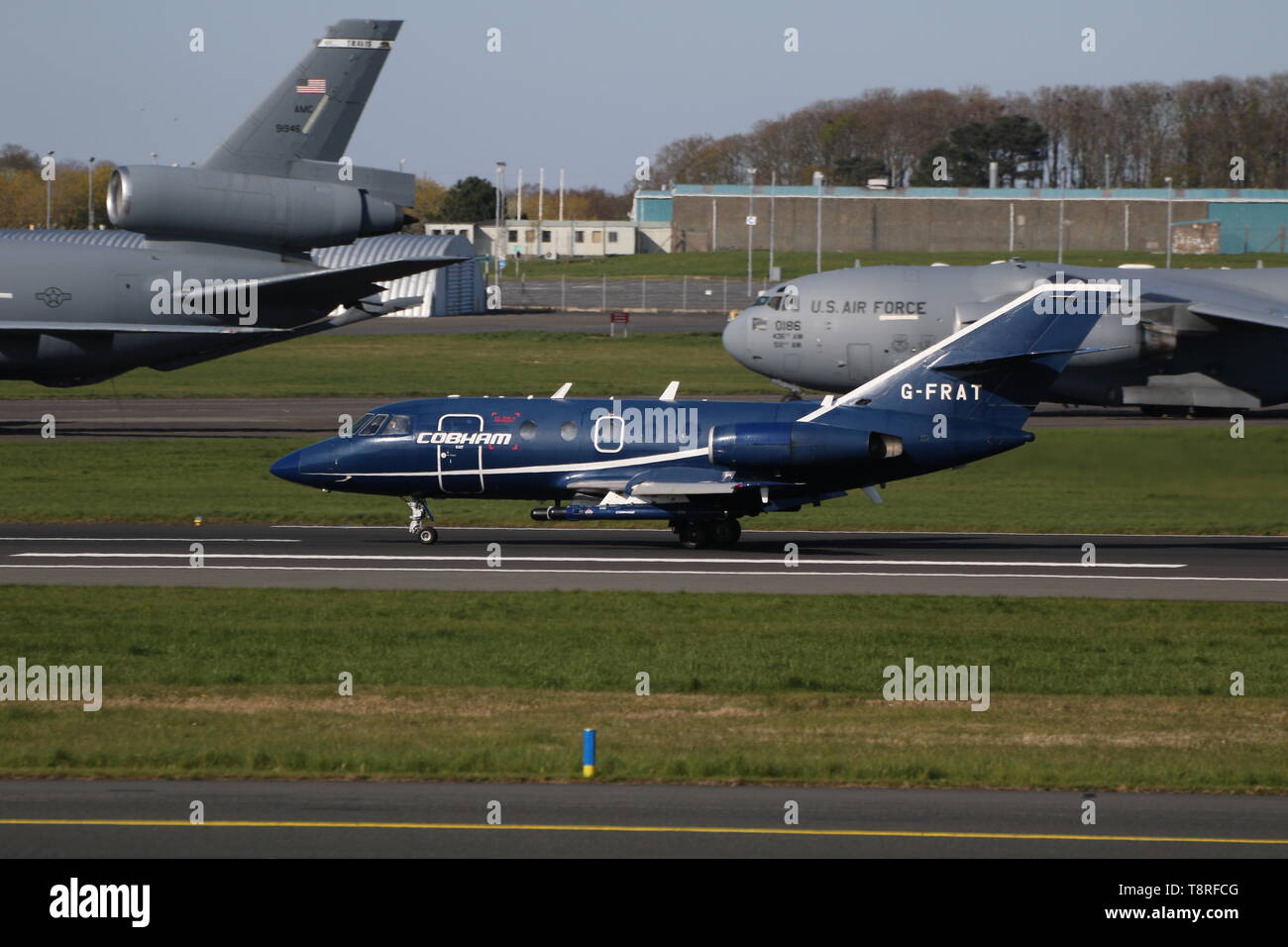 G-FRAT, eine Dassault Falcon 20C von Cobham Aviation Services betrieben, zurück ankommen in Prestwick nach einem Ausfall während der Übung gemeinsame Krieger 19-1. Stockfoto