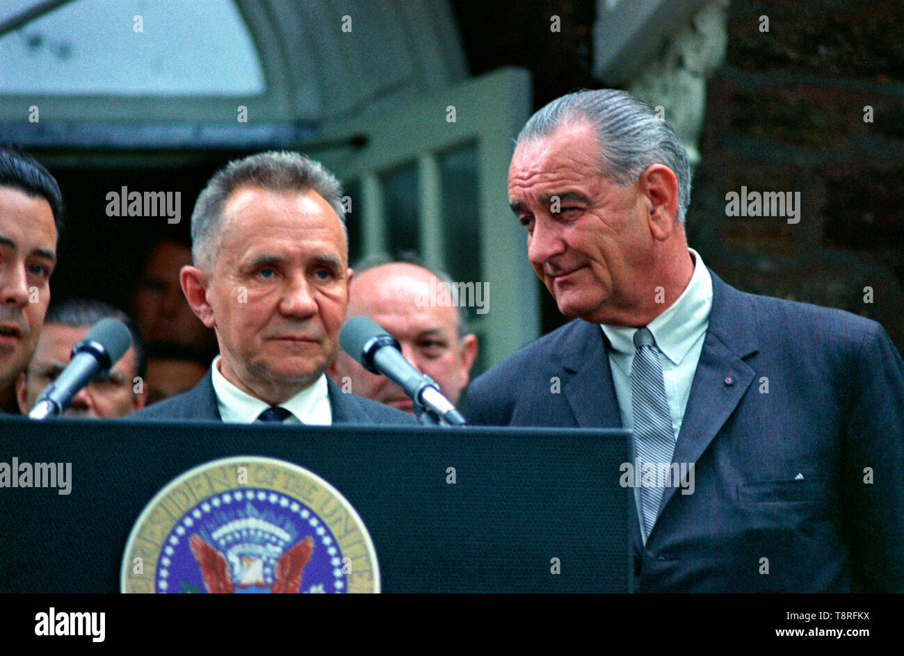 Treffen zwischen dem russischen Ministerpräsidenten Alexei Kosygin und US-Präsident Lyndon Johnson 1967 Stockfoto