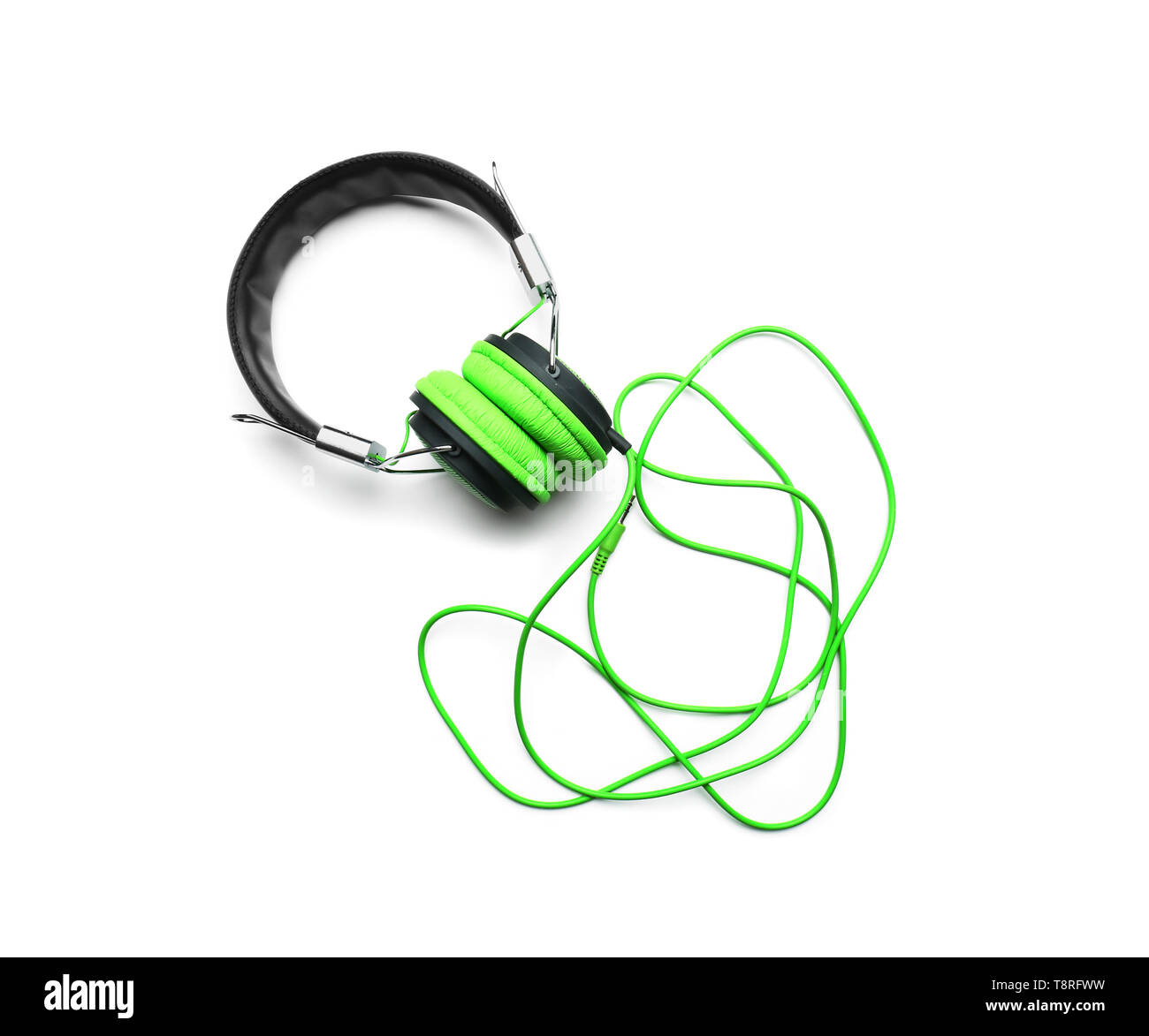 Moderne Kopfhörer auf weißem Hintergrund Stockfoto