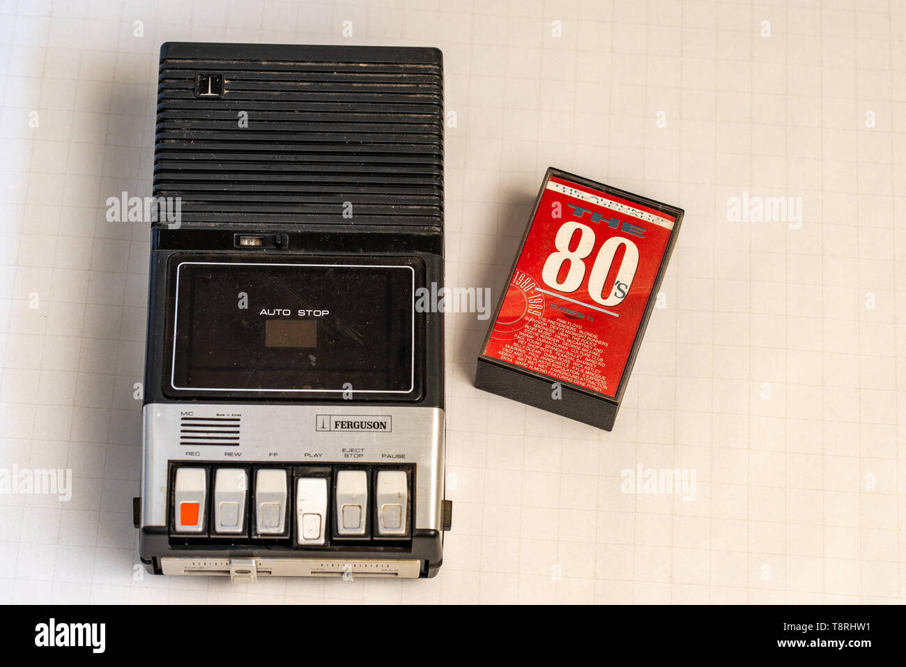 Einen Kassettenrecorder und 80er Hits Kassette Stockfoto