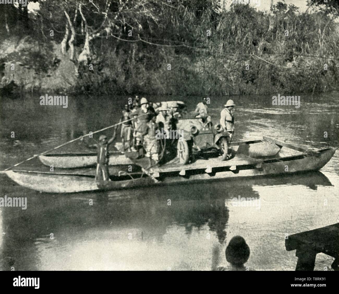 "Förder Motor Transport über die Mbaka Fluss, Deutsch Ostafrika', (1919). Schöpfer: Unbekannt. Stockfoto