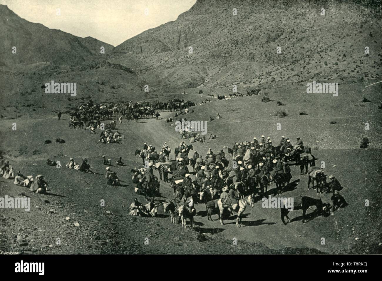 "Karawane Durch den Khyber Pass", 1901. Schöpfer: Bourne & Hirte. Stockfoto